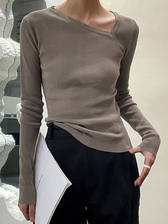 Easy Sophisticated Outfits, Business Casual Intern Outfits, Work Office Outfits Women, Asymmetrical Outfits, Muted Wardrobe, Asymmetrical Top Outfit, Asymmetrical Clothes, Asymmetrical Outfit, Gray Clothes