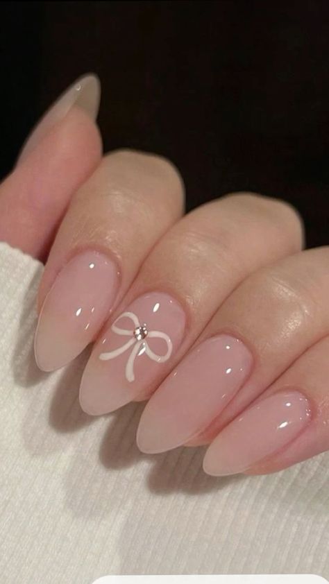 Simple Nail Designs Short Almond, Simple Nail Art Summer Nails, Nail Inspo Cute Simple, Simple Yet Elegant Nails, Summer Nails Water, Gel Nails Simple Design, Trendy Nails Ideas For Summer, Simple Nail Designs White, Summer Elegant Nails