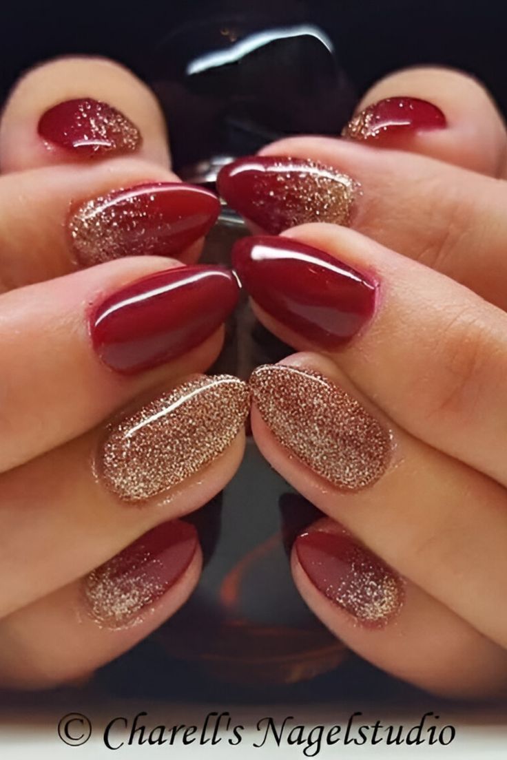 Here are some pretty red glitter nails to help you slay your holiday parties like a true beauty queen. Don’t miss out on these stunning designs! Rose Gold Nails Glitter, Gold Manicure, Red And Gold Nails, Red Nails Glitter, Gold Nail Designs, Red Christmas Nails, Rosé Gold, Gold Glitter Nails, Valentine Nails