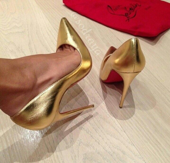 Christian  Louboutin "Gold" Christian Louboutin Boots, Louboutin Heels, Christian Louboutin Heels, Walk This Way, Fashion High Heels, Shoe Obsession, Shoe Lover, Red Shoes, Beautiful Shoes