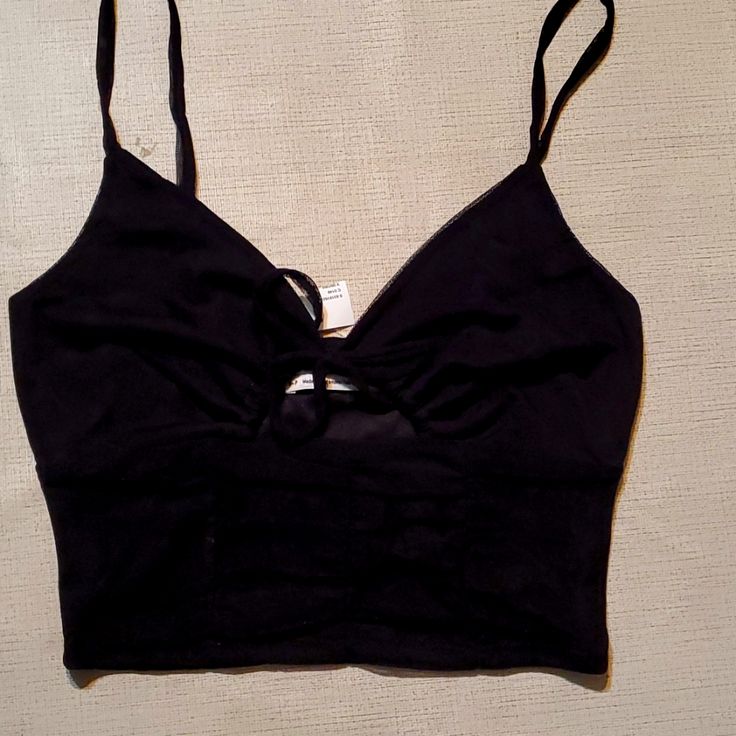 Nwot Urban Outfitters Sexy Keyhole Crop Tank. Low-cut Crop Top With Built-in Bra For Night Out, Black Seamless Backless Top, Black Seamless Backless Crop Top, Black Low-cut Crop Top With Built-in Bra, Stretch Low-cut Tank Top For Night Out, Stretch Low-cut Crop Top For Night Out, Black Hollow Out Crop Top For Night Out, Black Cami Crop Top For Club, Low-cut Club Tops With Built-in Bra