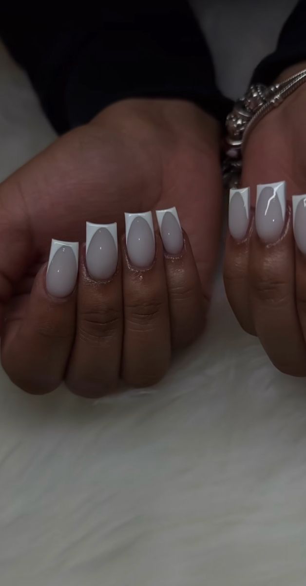 White Nail With French Tip, Nut White Nails Short, Nut White French Tip Nails, Short White On White French Tip Nails, Nails With White Acrylic, White French Tip With White Base, French Nails With White Base, White Nails With White French Tip, White Acrylic French Tip Nails