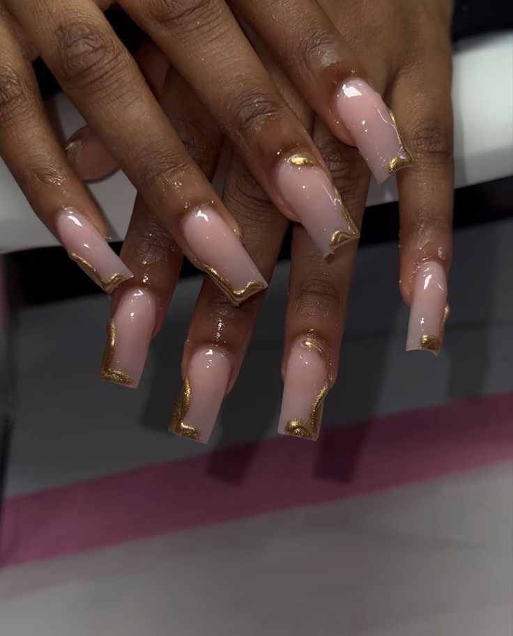 Short Golden Nails, Gold Nails Classy, White And Golden Nails, Gold Nails Gel, 21st Bday Nails, Gold Nails Prom, Nails Champagne, Gold French Tip, Matching Nails