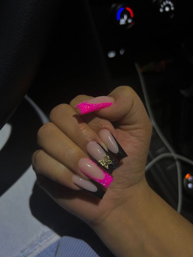 Pink Nd Black Acrylic Nails, Nails For Graduation Black, Pink And Black Nails Birthday, Pink With Black French Tip Nails, Pink And Black Nail Inspo Acrylic, Short Nails Black And Pink, Short Black Freestyle Nails, Frenchies With Design Nails, Cute Nails Acrylic Black And Pink