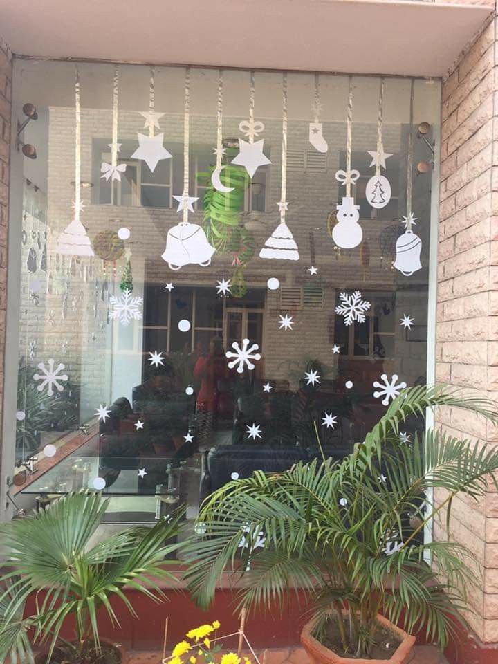 Glass Door Decoration For School, Decoration Ideas For School, Door Decoration Ideas, Bday Decor, Christmas Classroom Door, School Door Decorations, Glass Christmas Decorations, Class Decor, Workout Planner