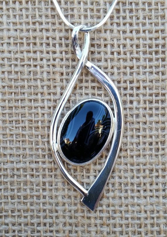 Pretty And Pleasing Pendant Designs To Make You Drool - Bored Art Etsy.com Etsy, Silversmithing Jewelry, Inexpensive Jewelry, Ruby Rings, Onyx Pendant, Metal Clay Jewelry, Silver Jewelry Design, Sapphire Pendant, Pendant Design