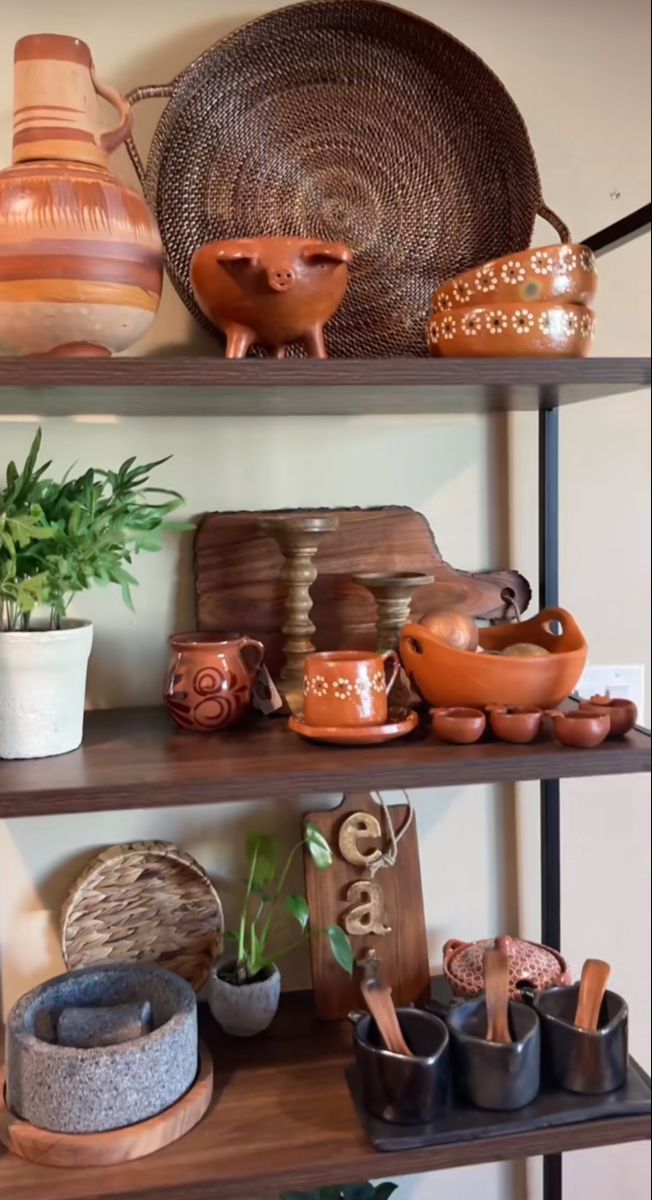 mexico aesthetic 
Mexicana
artery art artesanía artesanal pottery 
Hispanic Latino Latina 
home decor 
decoration 
interior decoration 
Decoration Mexicana 
shelf decor 
Mexico 
Aesthetic 
Mediterranean 
Pueblo rancho 
Ranchero Mexican Artisan Home Decor, Latin Home Aesthetic, Mexico Aesthetic Decor, Spanish Style Homes Interior Decor Living Room, Mexican Asethic Decor, Mexico Aesthetic Home Decor, Mexican Decor Aesthetic, Mexico Kitchen Decor, Spanish Boho Home