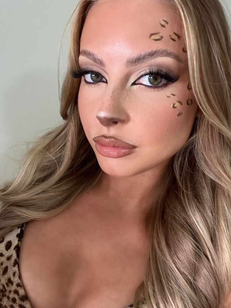 Cheetah Face Makeup Halloween, Jaguar Costume Women, Cat Makeup Costume, Halloween Costumes Animals Women, Leopard Costume Women Makeup, Long Blonde Hair Costume Halloween, Leapord Costume Halloween, Leopard Couple Costume, Leapord Costumes Women