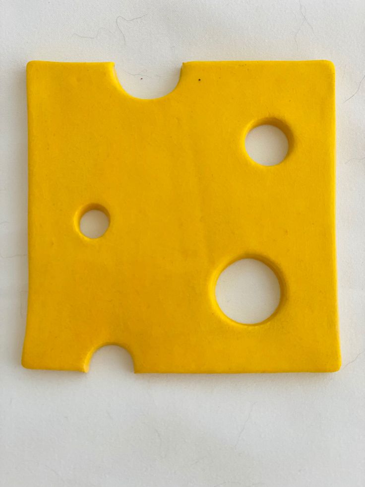 coaster that looks like slice of cheese Air Drying Clay Projects, Air Dry Clay Coasters Diy, Diy Coasters Clay, Ceramic Decoration Ideas, Diy Ceramic Coasters, Pottery Clay Ideas, Cheese Decor, Diy Clay Coasters, Coasters Pottery