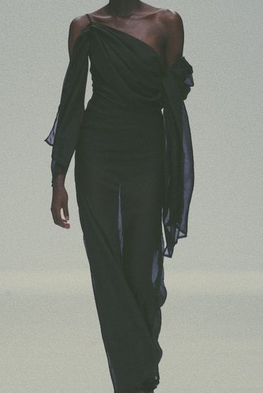 90s Wedding Guest Dress, Runway 90s, 90s Runway, Trendy Prom Dresses, 90s Runway Fashion, Resort 2023, Fashion Design Collection, Expensive Clothes, One Piece Outfit