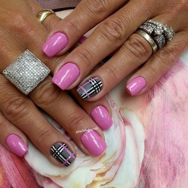 @lucinhabarteli Plaid Nail Art, Pink Gel Nails, Plaid Nails, Short Nails Art, Her Nails, Black Nail, Get Nails, Gel Nail Designs, Nail Art Inspiration