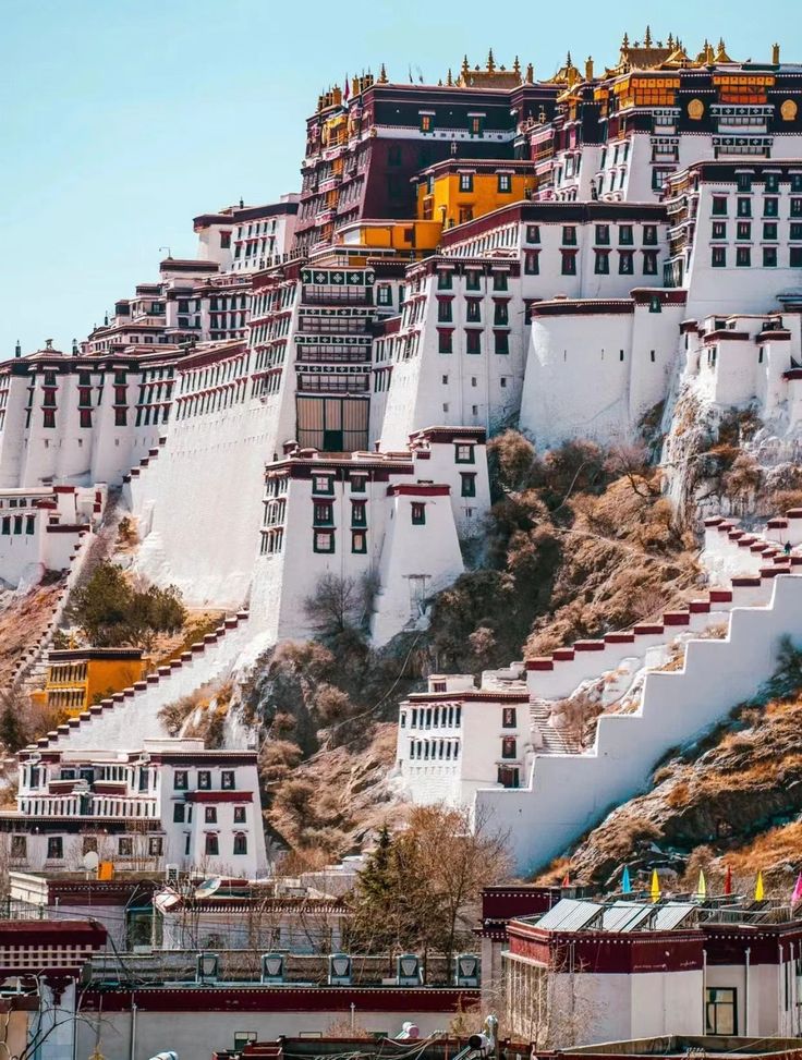 The Potala Palace is a majestic building integrating palaces, castles and monasteries in Tibet Tibet Architecture, Tibet Monastery, Potala Palace Tibet, Indian Tourist Places, Nepal Architecture, Tibetan Architecture, Tibetan Monastery, Potala Palace, Buddhist Art Drawing