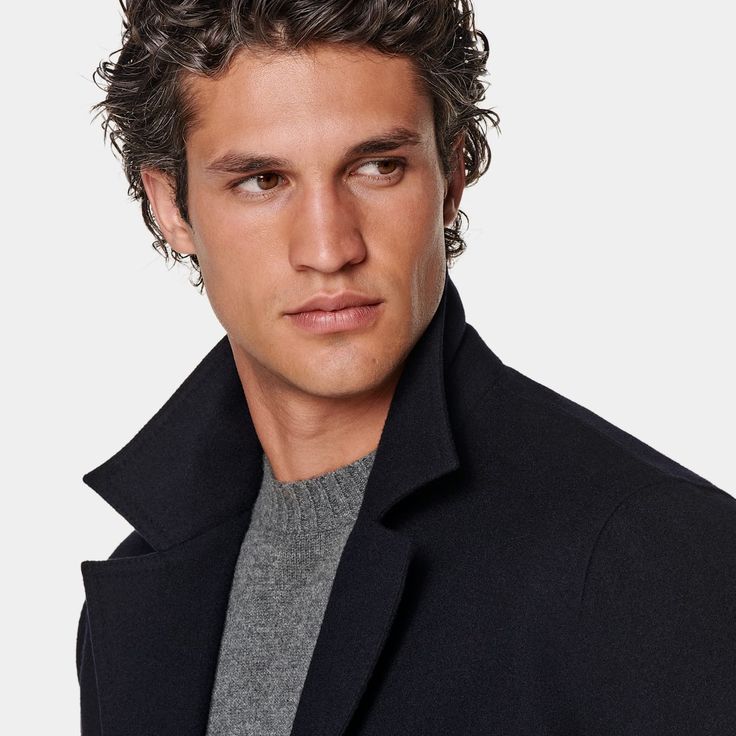 This navy blazer is cut to a relaxed fit, providing ample room for comfort and ease of movement. It features natural shoulders, notch lapel, and patch pockets. Single Breasted Outerwear With Fold Down Collar For Business, Business Outerwear With Single Breasted Design, Modern Notch Lapel Sport Coat For Winter, Modern Notch Lapel Winter Sport Coat, Modern Winter Sport Coat With Notch Lapel, Modern Sport Coat With Suit Collar For Winter, Business Outerwear With Welt Pockets And Relaxed Fit, Relaxed Fit Notch Lapel Outerwear For Business, Modern Relaxed Fit Outerwear For Business Casual