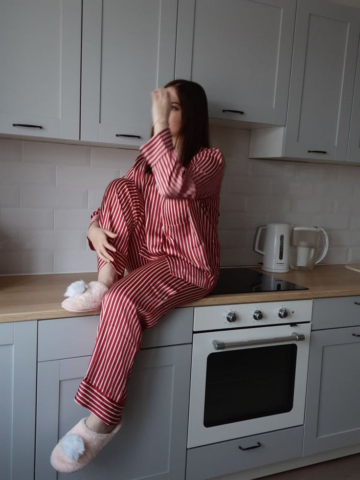 Sleepwear Aesthetic, Jam Jams, Homewear Outfit, Pj Outfit, Night Wear Dress, Silk Nightwear, Pajama Fashion, Sleepwear Fashion, Cute Pajama Sets