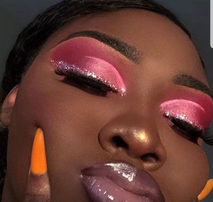 🌺 Pink Prom Makeup, Pink And Gold Makeup, Hot Pink Makeup, Prom 2k24, Pink Glitter Makeup, Makeup 2022, Quinceanera Makeup, Day Eye Makeup, New Makeup Ideas