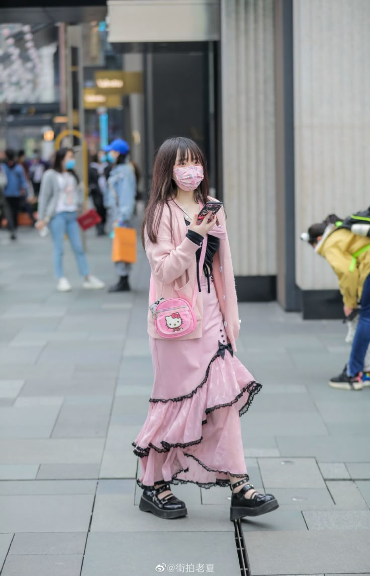 Japanese Fashion Harajuku Street Styles, Harajuku Fashion Y2k, Japanese Street Fashion Harajuku Kawaii, Chinese Fashion Street Outfits, Shinjuku Fashion, Chinese Y2k Fashion, J Fashion Street, Japanese Street Fashion Harajuku, Ladybug Redesign