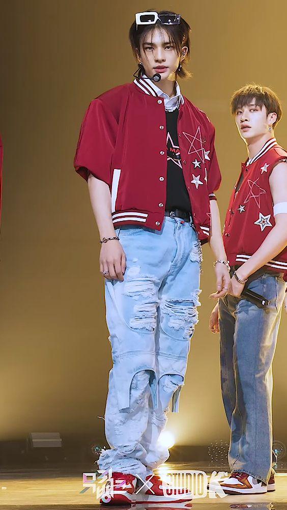 hyunjin (stray kids) Hyunjin Clothes Style, Outfits For Stray Kids Concert, Straykids Outfit Concert, Stray Kids S Class Outfit, Hyunjin Stage Outfit, Hyunjin Inspired Outfits, Skz Outfit Ideas, Skz Stage Outfits, Hyunjin On Stage