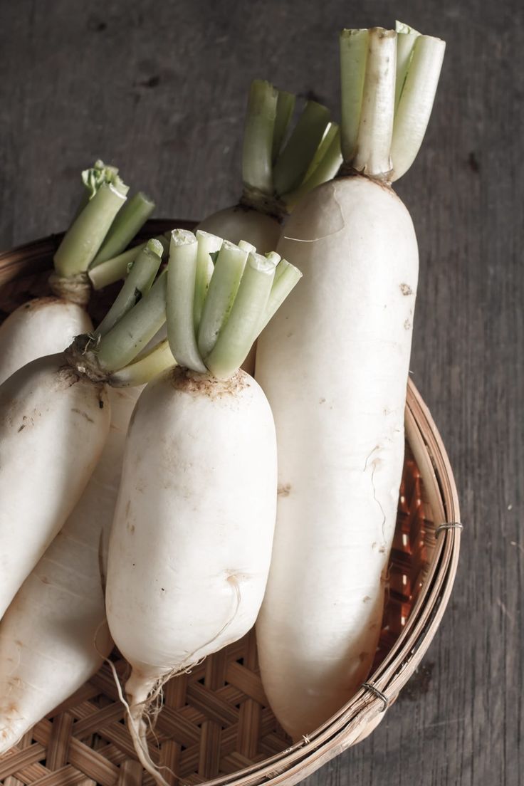 some white radishes are sitting in a basket