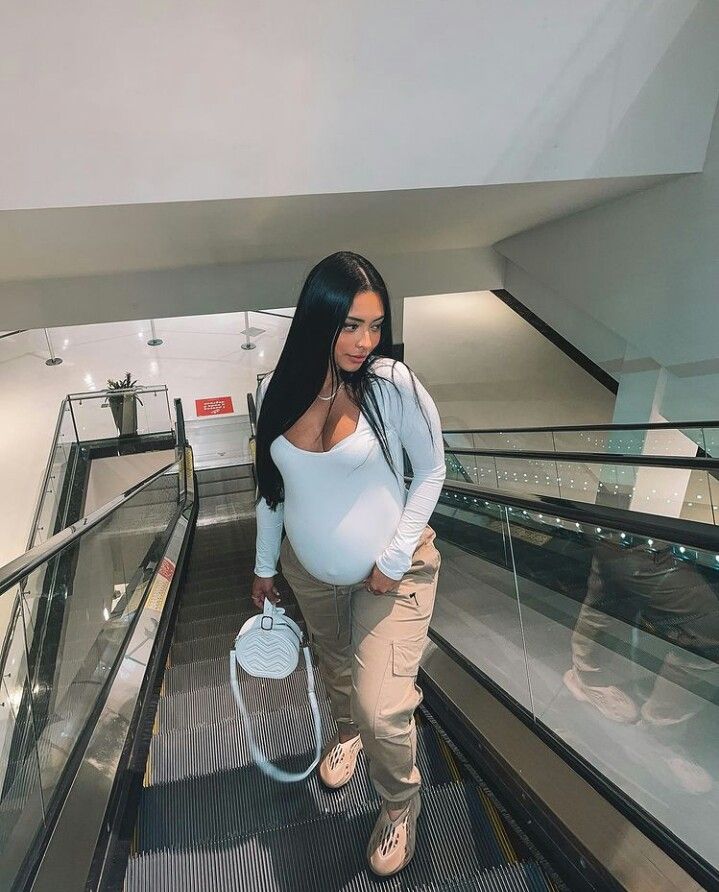 Cute Outfits Pregnant Winter, Maternity Fits Black Women, Maternity Outfits Baddie, Casual Maternity Outfits Black Women, Pregnant Concert Outfit Winter, Fall Maternity Outfits Black Women, Maternity Outfit Black Women, Pregnant Women Fall Outfits, Maternity Outfits Night Out