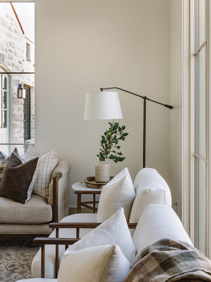 a living room filled with furniture and a lamp