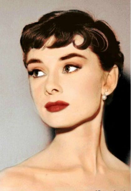 50s Makeup And Hair, Audrey Hepburn Bangs, 1950s Hair And Makeup, Audrey Hepburn Wedding, Audrey Hepburn Makeup, Audrey Hepburn Hair, 1950s Makeup, Sabrina 1954, 50s Makeup