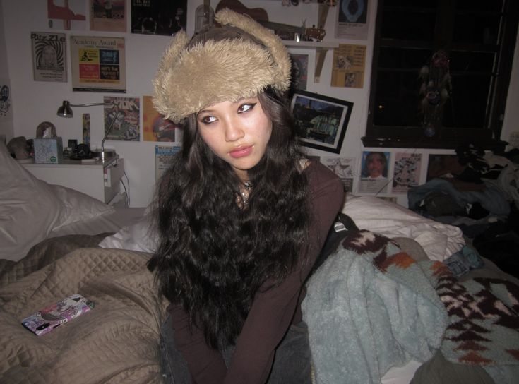 Cossack Hat Outfit, Hat Y2k, Fur Hat Outfit Y2k, Ushanka Outfit Y2k, Ushanka Hat Outfit, Y2k Hat Outfit, Trapper Hat Aesthetic, Ushanka Hat, Ushanka Hat Aesthetic