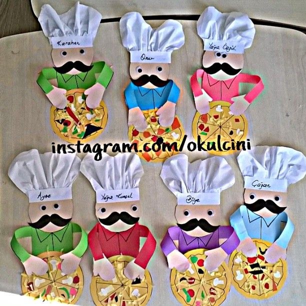 the chef cookies are decorated with different colors and designs, including one for each individual