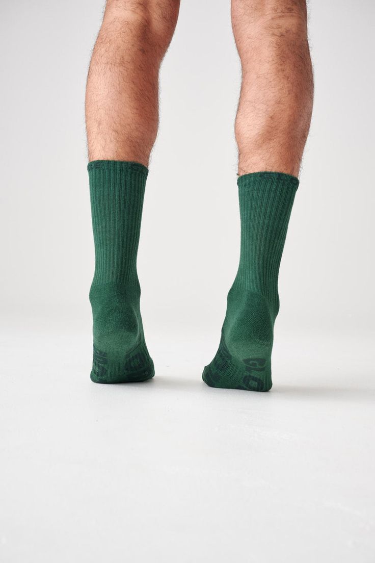 Eco-aware crafted performance socks designed for comfort and durability. Available in size US 7-11. Mid Top Shoes, Skateboard Shop, Crew Sock, Long Sleeve Tee Shirts, Designer Socks, High Top Shoes, Clothing Size Chart, 7 11, Pantone Color