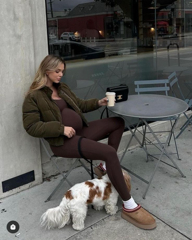 Pregnant In Fall Outfit Ideas, Women Pregnant Outfits, Skins Dress Outfit, Wide Leg Maternity Outfit, Pregnant Fall Outfits Casual, Fall Fashion Pregnant, Winter Maternity Looks, Winter Pregnancy Outfits 2024, Whitney Simmons House