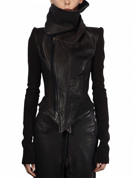 blacks on blacks on blacks is also a favorite. Especially with a jacket like this, those angles! Cyberpunk Ninja, Parkour Clothing, Mood Broad, Allison Hargreeves, Costume Inspirations, Post Apocalyptic Fashion, Apocalyptic Fashion, Wealthy Women, Cyberpunk Fashion