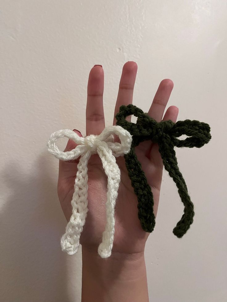 Crochet hair bows! One order is one pair. Different color options available. Amigurumi Bow, Crochet Bows Aesthetic, Crochet Bow Clip, Hair Bow Crochet, Crochet Small Bow, Crochet Hair Bow, Crochet Hair Bows, Crochet Bow, Keychain Pattern