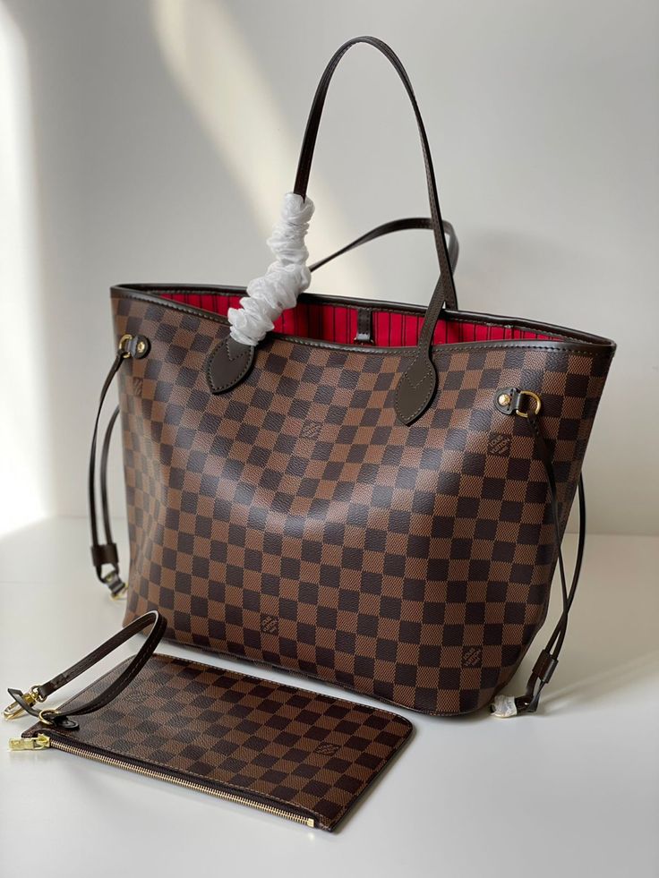 Lv Tote, Sac Louis Vuitton, Leather Bag Design, Luxury Tote Bags, Lv Neverfull, My Style Bags, Luxury Bags Collection, Aesthetic Bags, Buy Bags