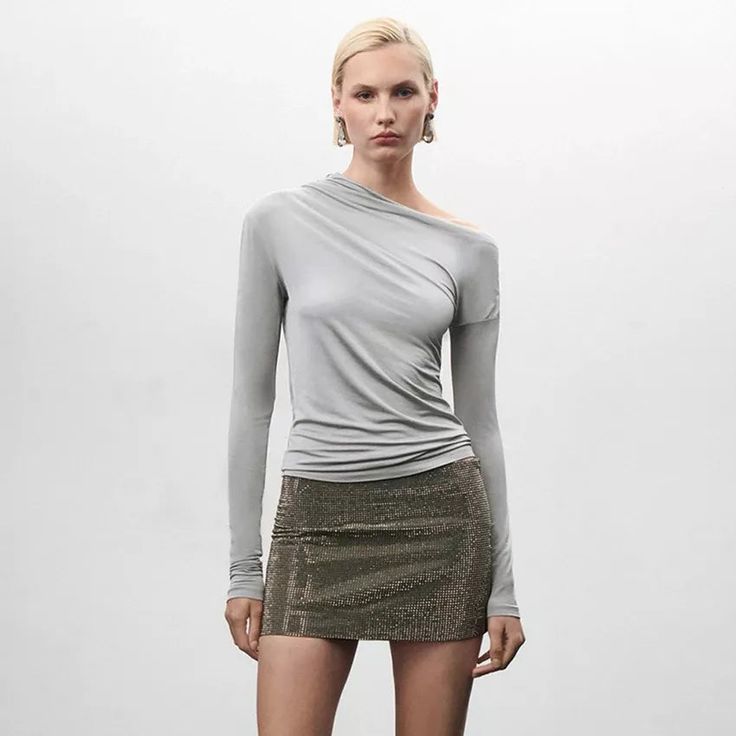 Discover Elegance and Comfort in One Embrace your day with confidence and style with our Grey Asymmetrical Collar Ruched Tee. Designed for the modern woman, this top merges classic elegance with contemporary design, making it a versatile addition to your wardrobe. Perfect for office wear or a casual day out, this tee is sure to make a statement wherever you go. Product Features Our Grey Ruched Tee comes with an array of features designed to enhance your style and comfort. It's crafted from a high-quality blend of polyester and spandex, offering a slight stretch for a perfect fit. The unique asymmetrical collar adds a touch of sophistication, while the full-length sleeves provide an elegant silhouette. The solid color pattern and classic style theme ensure it pairs seamlessly with your favo Casual Meeting, Asymmetrical Collar, Middle Aged Women, Office Wear, Classic Elegance, Modern Woman, Product Features, The Modern, Contemporary Design