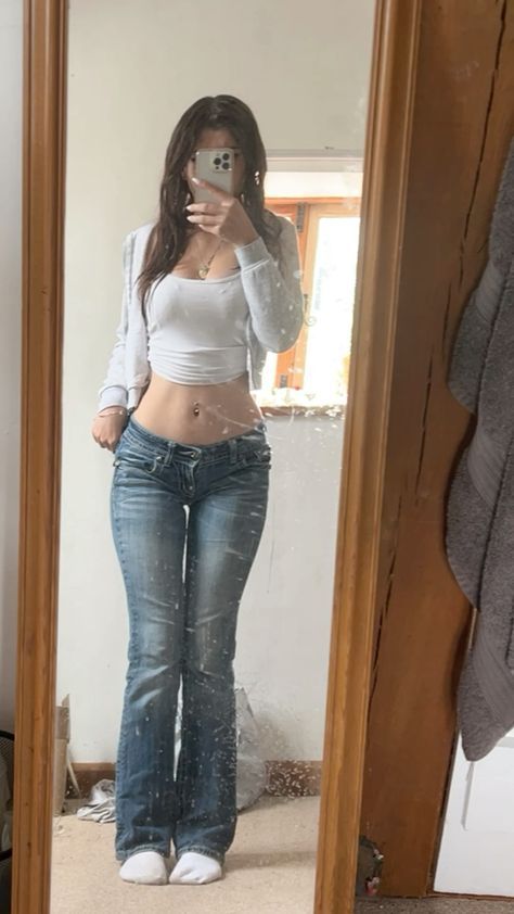 Low Rise Jeans And Heels Outfit, Belly Piercing Fits, Miss Me Low Rise Jeans, Bootcut Low Rise Jeans Outfit, Styling Miss Me Jeans, Low Rise Summer Outfits, Lowrise Flare Jeans, Low Rise Miss Me Jeans, Outfit Ideas Low Rise Jeans