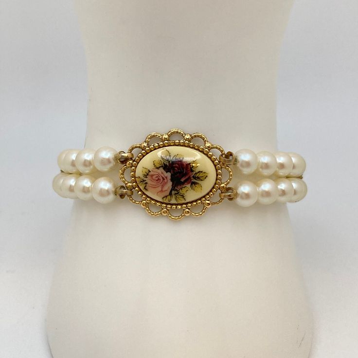 Very pretty Victorian inspired bracelet in very good condition. This appears to be from the 1928 Jewelry brand but does not have any markings. Nevertheless, it perfectly matches with the 1928 Jewelry pearly designs.  It is 7.5 inches long and 20mm at its widest point in the enter.  View our other bracelets: https://www.etsy.com/shop/PalomaAndBianca?ref=seller-platform-mcnav&section_id=28724872 Our items are vintage and/or preowned. Therefore, there may be some patina or imperfections expected with age. Please ask any questions you have before purchase. Thanks for looking !!  😊 Victorian Modern Fashion, Victorian Gifts, Victorian Era Jewelry, Victorian Items, 1800s Jewelry, Victorian Coquette, Vintage Pearl Jewelry, Tvd Dr, Victorian Style Jewelry