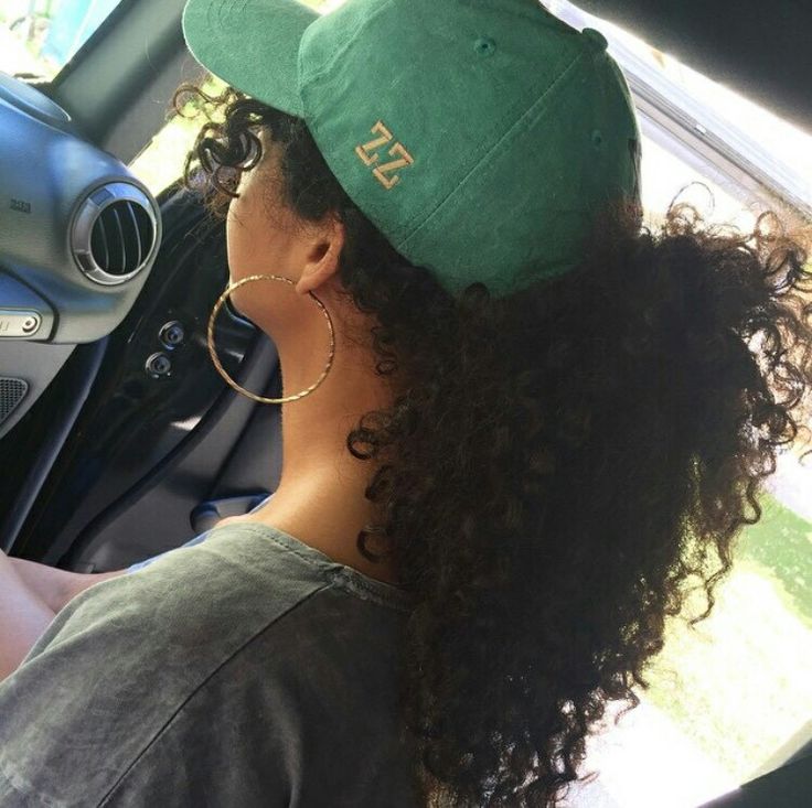 @sevaneparoyan Hair With Hat, Cap Hairstyles, Woman With Curly Hair, Pelo Afro, Curly Hair Inspiration, Low Ponytail, Curly Girl, Curled Hairstyles, Hair Dos