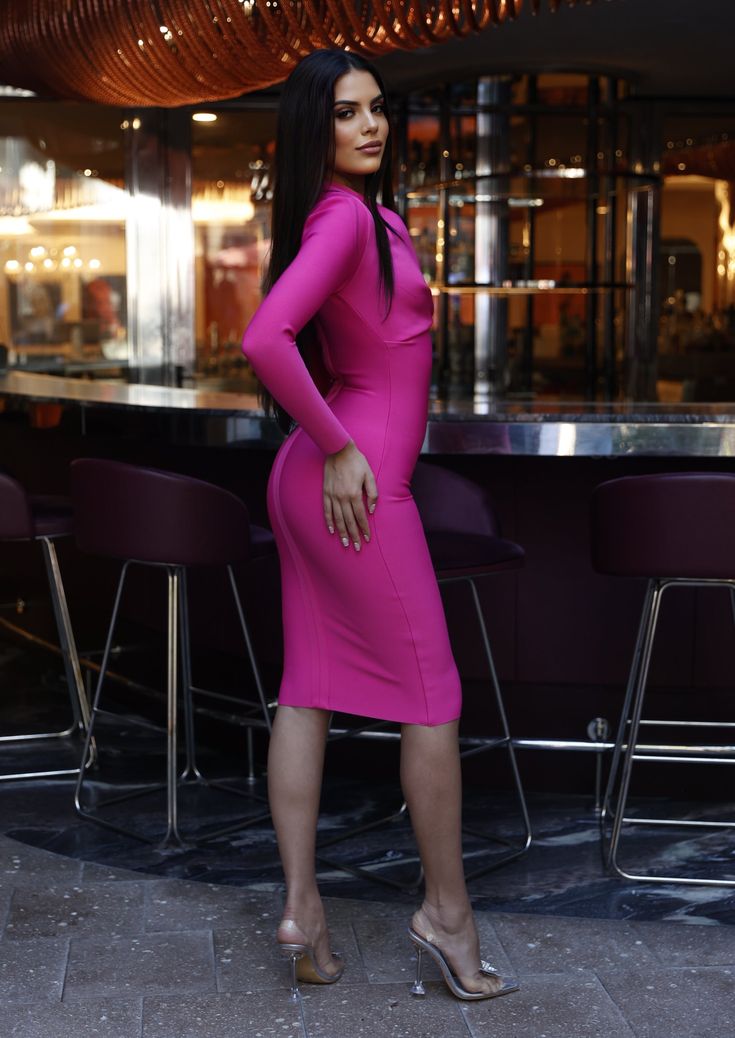 Long sleeve Pink, tight-fitting midi dress. Classy elegance. Model wearing size Small 𝑺𝒊𝒛𝒆 𝑪𝒉𝒂𝒓𝒕: • 2-4 Small • 6-8 Medium • 10-12 Large 𝑺𝒉𝒊𝒑𝒑𝒊𝒏𝒈 • This Item ships for free. 𝑹𝒆𝒕𝒖𝒓𝒏𝒔 • Returns (For store credit only) accepted within 30 days after your package has been delivered. 𝑪𝒂𝒏𝒄𝒆𝒍𝒍𝒂𝒕𝒊𝒐𝒏𝒔 • Can be canceled within 30 min. Pink Knee-length Bodycon Dress, Office Long Sleeve Bodycon Midi Dress, Pink Bodycon Midi Dress Knee-length, Pink Stretch Midi Knee-length Dress, Fitted Long Sleeve Midi Dress For Formal Occasions, Pink Stretch Midi Dress Knee-length, Pink Long Sleeve Office Dress, Pink Long Sleeve Dress For Office, Pink Midi Length Long Sleeve Party Dress