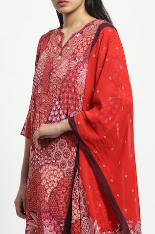 Red kurta with nature printed patterns. Comes with flared pant. - Aza Fashions Satya Paul, Red Kurta, Red Nature, Kurta Patterns, Pant For Women, Pant Women, Straight Kurta, Aza Fashion, Flare Pants