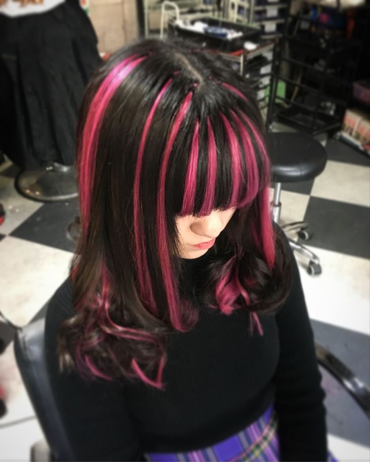 Black And Pink Hair, Pink And Black Hair, Hair Streaks, Alternative Hair, Dye My Hair, Hair Inspiration Color, Hair Inspo Color, Grunge Hair, Black And Pink