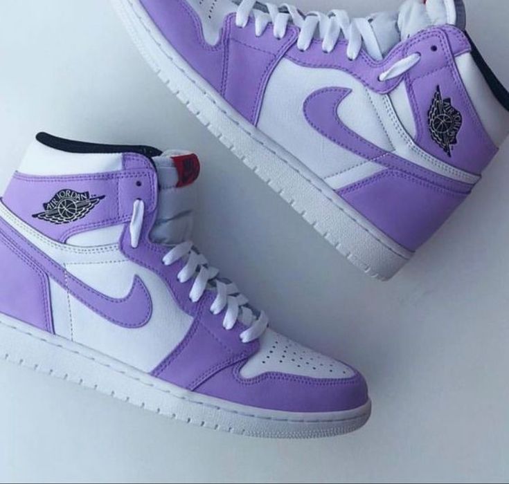 #scarpeviolajordanehi! Jordan 1 Shoes, Cheap Jordan, Nike Shoes Girls, Jordan Shoes Girls, Preppy Shoes, Pretty Shoes Sneakers, Jordan Shoes Retro, Purple Nikes, All Nike Shoes