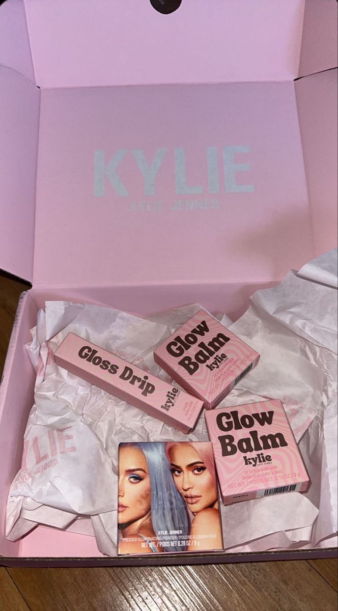 Kylie Jenenr, Kylie Products, Kylie Gloss, Kylie Skin, Luxury Birthday, Dream Business, Kylie Cosmetics, Girls Life, Makeup Products