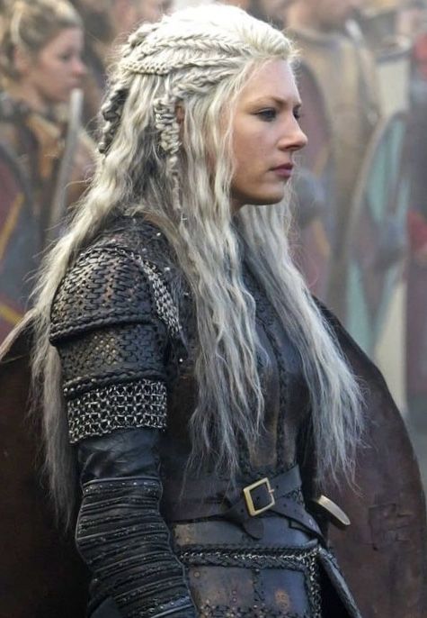 Lagertha Costume, Katheryn Winnick Vikings, Lagertha Lothbrok, Viking Shield Maiden, Lagertha Vikings, Lagertha Hair, Viking Hairstyles, Vikings Lagertha, Viking Warrior Woman