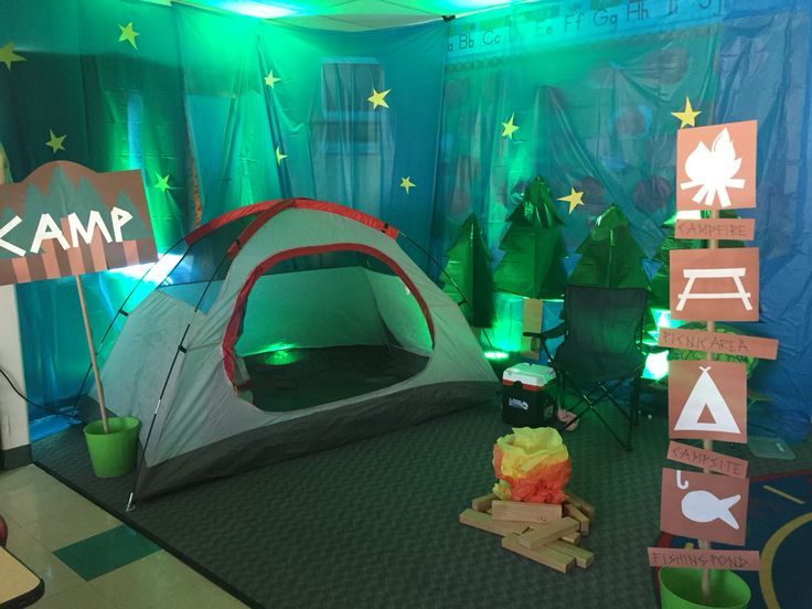 a tent set up in the middle of a room with green walls and stars on it