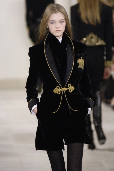 Ralph Lauren Fall 2006 2006 Runway, Vlada Roslyakova, Ralph Lauren Fall, Velvet Coat, Ralph Lauren Style, Model Aesthetic, Runway Models, New York Fashion Week, New York Fashion