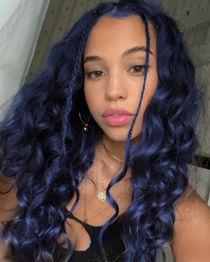 Hair Goals Curly, Zodiac Academy Aesthetic, Stylist Aesthetic, Darcy Vega Zodiac, Indigo Hair, Midnight Blue Hair, Blue Hair Aesthetic, Academy Aesthetic, Short Blue Hair