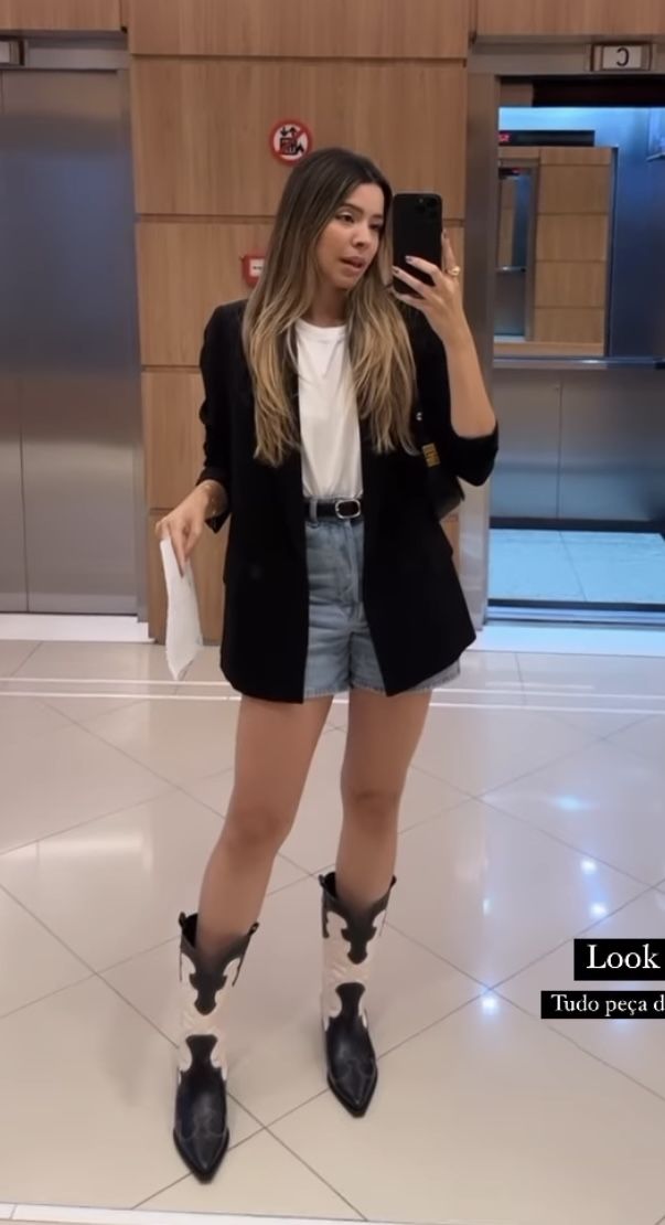 Outfit Con Cowboy Boots, Black And White Cowboy Boots Outfit, Cow Boots Outfit, Bota Western Look, Look Bota Western, Roadtrip Outfits, Short Boots Outfit, Traje Cowgirl, Bota Western