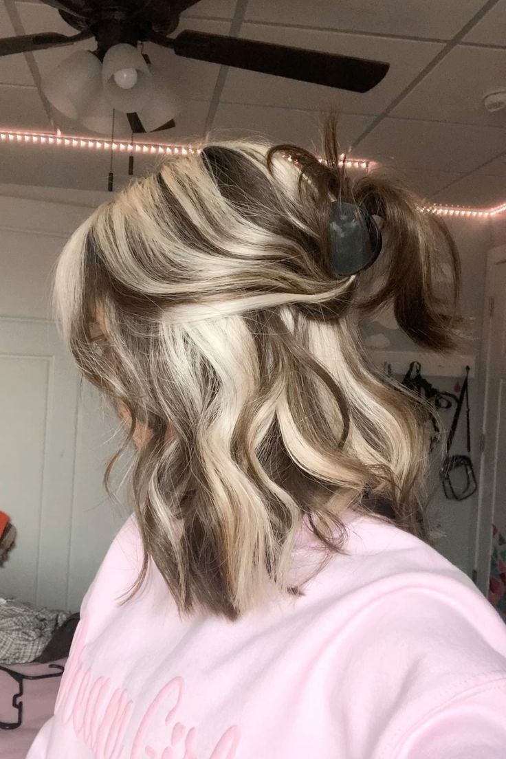 Pop Of Blonde In Brown Hair, Hair Color Ideas For Brunettes Wavy Hair, Blonde Hair Brown Front Pieces, Blonde At The Front Of Hair, Ribbon Hair Color, Colored Hair Inspo Short, Blonde And Brown Color Block, Cookies And Cream Hair Color, Blonde Highlight Hair Ideas