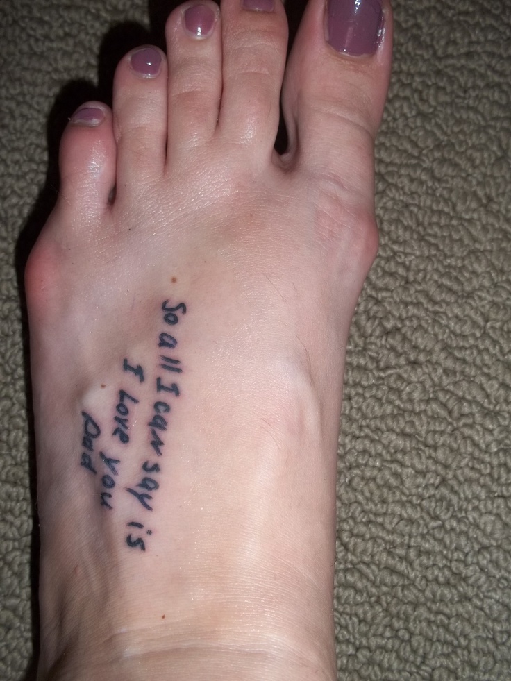 a woman's foot with writing on it that says, i am sorry to you