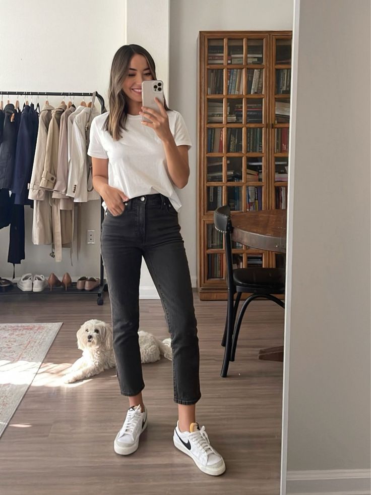 Casual Outfits Cargo Pants, Outfits Cargo Pants, Fall 2023 Outfits, Fashion 2023 Fall, Outfits Cargo, Outfits 2023 Fall, White Tees Outfit, White Tshirt Outfit, 2023 Fall Fashion