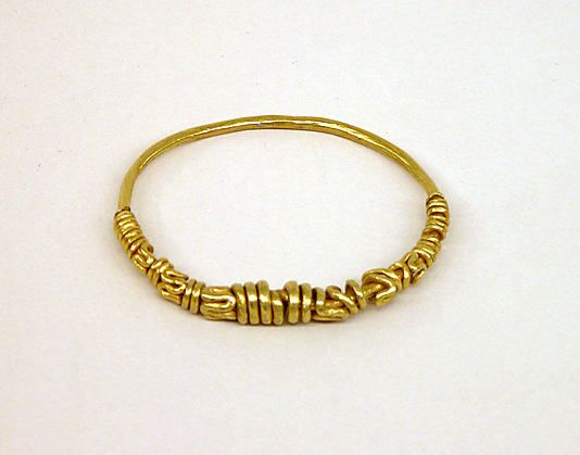 Javanese Small Bracelet of Twisted Gold Wire. Second half of the 8th–second half of the 10th century. Antic Jewellery, Going For Gold, Small Bracelets, Ring Stack, Twisted Wire, Ancient Jewelry, Men Earrings, Gold Wire, Ethnic Jewelry